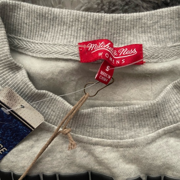 Women's Mitchell & Ness Heather Gray Kentucky Wildcats Logo Pullover Sweatshirt - Picture 5 of 9